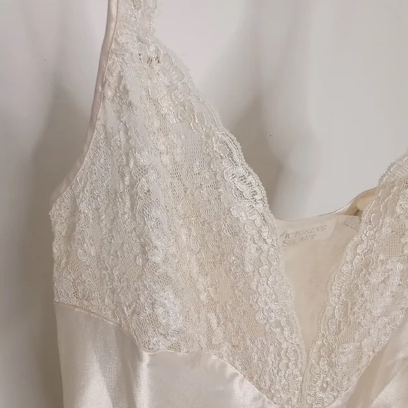 Victoria's Secret Vintage Gold Label Full Length Wide Sweep Nightgown Cream L - Picture 4 of 13